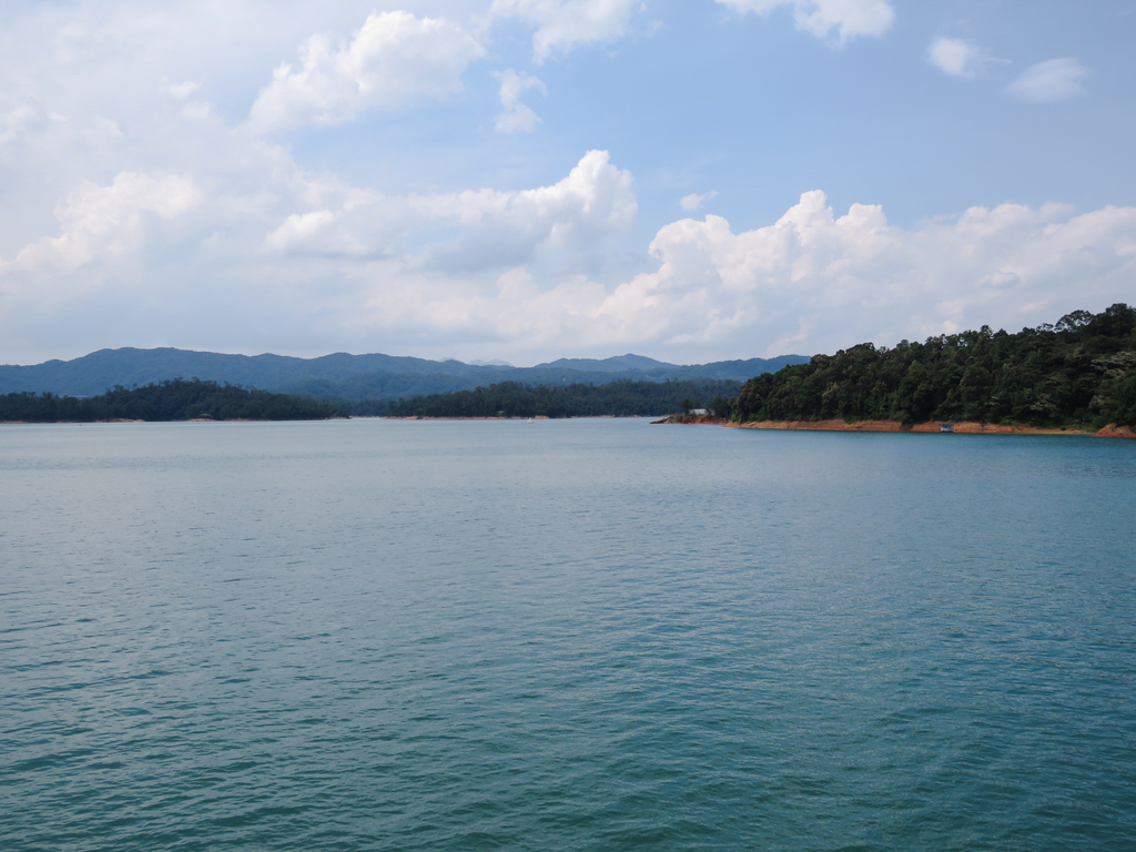 播音主持自备稿件趟过故乡的小河