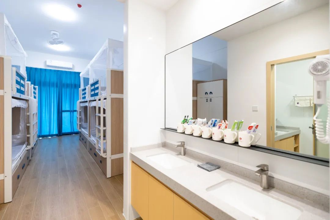 东莞市嘉荣外国语学校寝室内