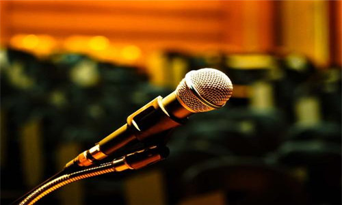 广州播音艺考培训自备稿件《等待那只手》