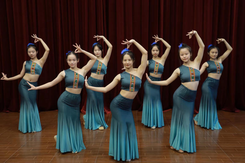 深圳市德邦高级中学舞蹈生