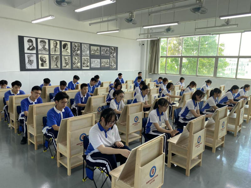 深圳市德邦高级中学高一美术