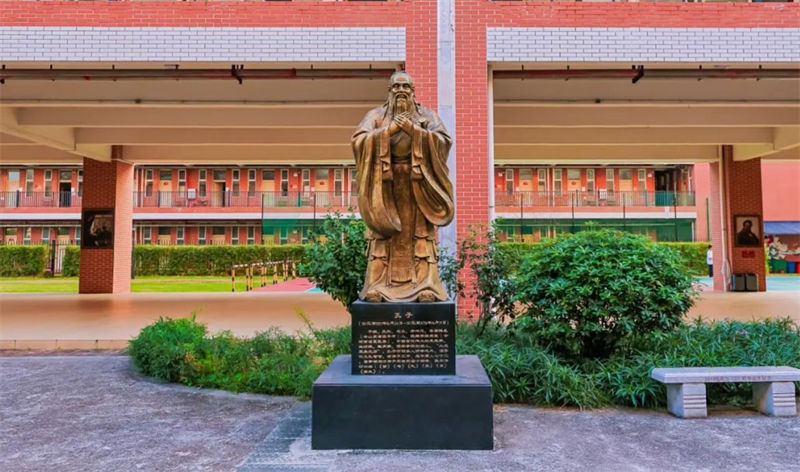 佛山哪个高中有传媒专业？学传媒可以找多芬艺考测评