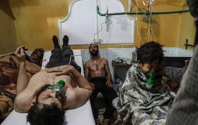 摄影艺考培训2019荷赛奖作品受害者在接受治疗