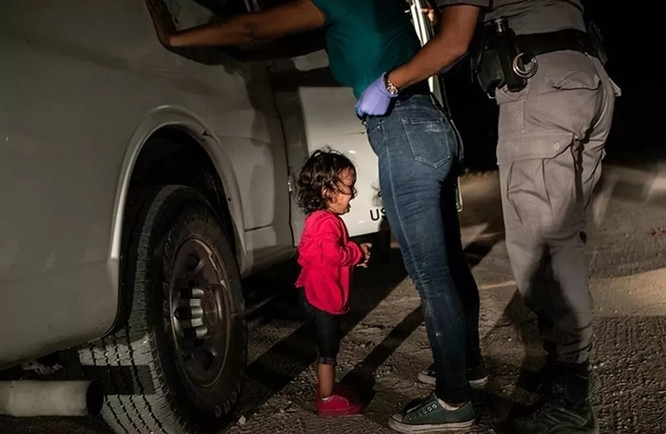 摄影艺考培训2019荷赛奖作品​​墨美边境哭泣的女孩