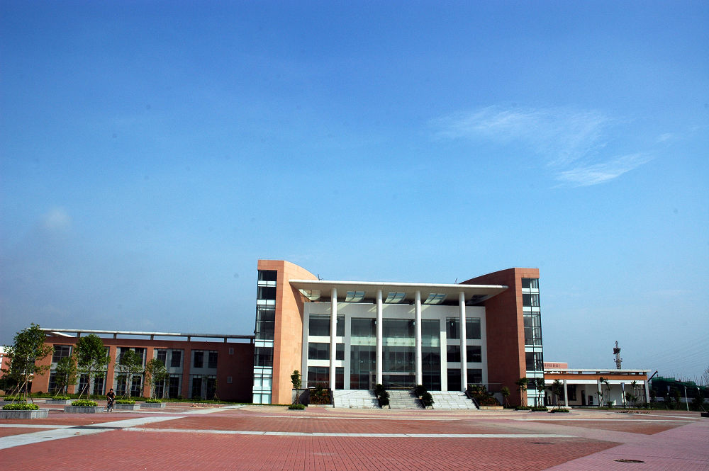 广东外语外贸大学播音主持2018录取原则