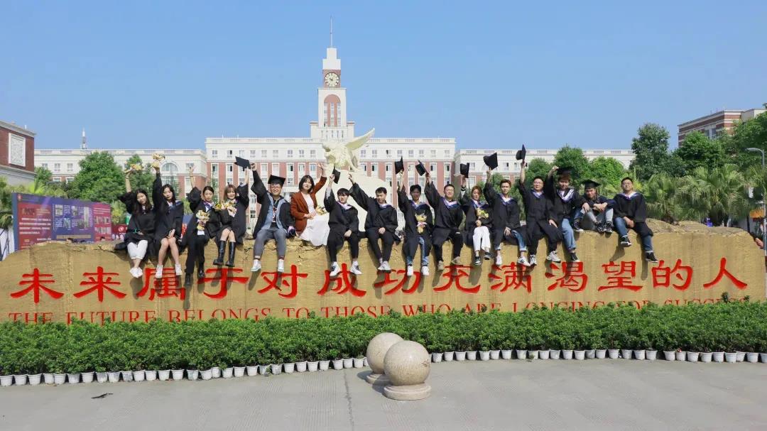 学传媒大概得花多少钱-在深圳参加传媒艺考培训班需要多少钱