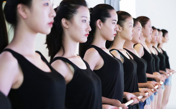 艺考服装表演专业身高要求