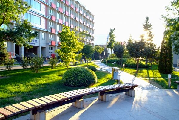 更多艺考培训，艺考培训机构，艺考资讯敬请关注多芬艺术学校官方网站